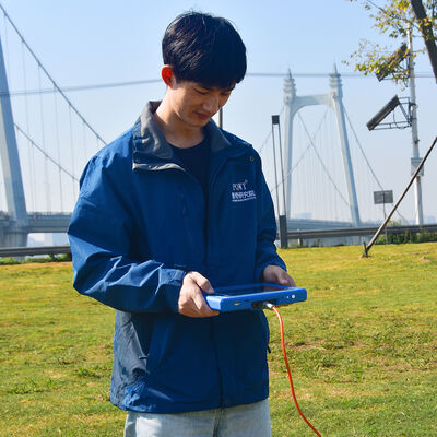 Detector de água subterrânea PQWT TC150 com tela sensível ao toque de 7 polegadas de profundidade de 150 m e tripla frequência para pesquisa geofísica de água